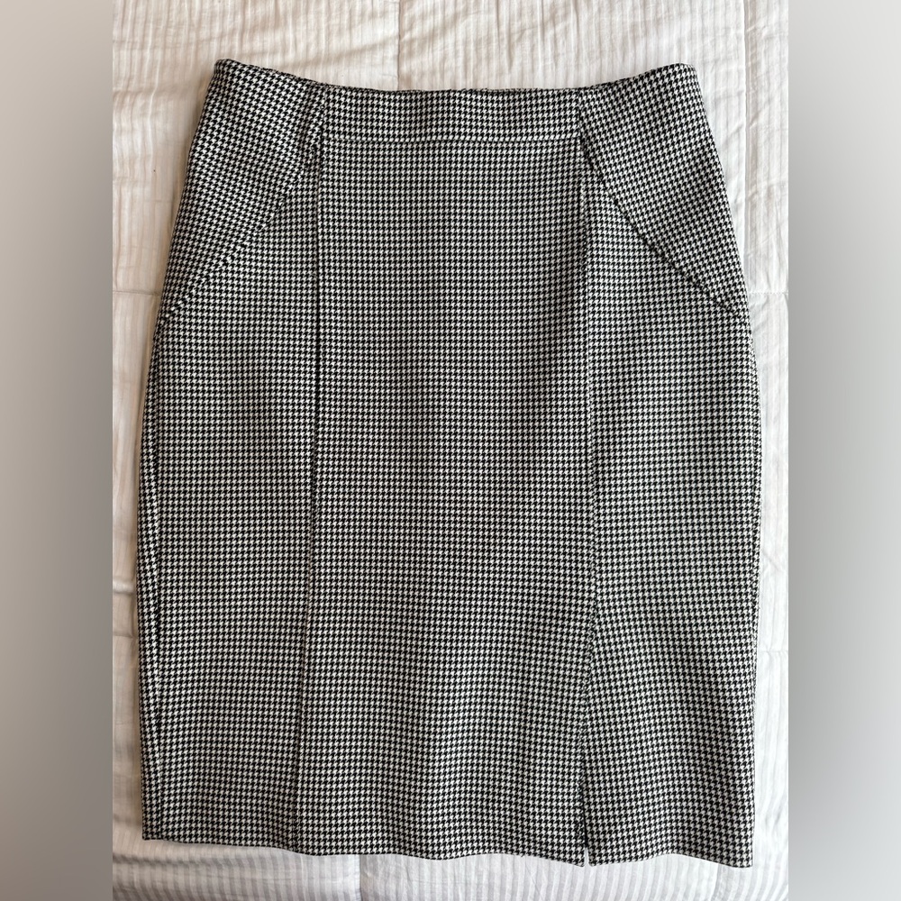 Banana Republic Black and White Pencil Skirt